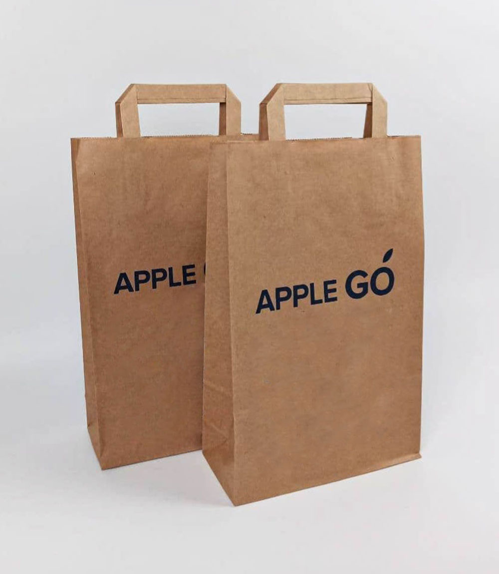 Образцы двух пакетов из крафт-бумаги для Apple Go - вид сбоку